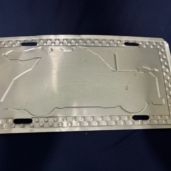 VTG 1980 Mom's Aluminum Taxi License Fashion Novelty Car Tag Plate 6"x12" - Picture 3 of 8